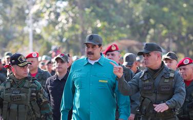 Maduro sa vojnim zvaničnicima na vojnoj vježbi u Valensiji