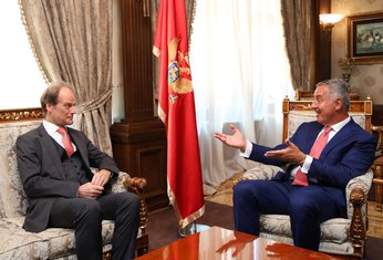 Milo Đukanović, Hans Ginter Matern