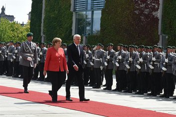 Angela Merkel, Duško Markvović
