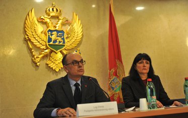 Luiđ Škrelja, Administrativni odbor
