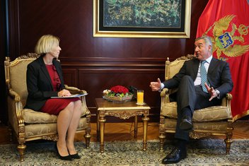 Fiona Mekluni, Milo Đukanović