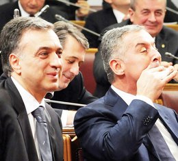Filip Vujanović, Milo Đukanović (Art)