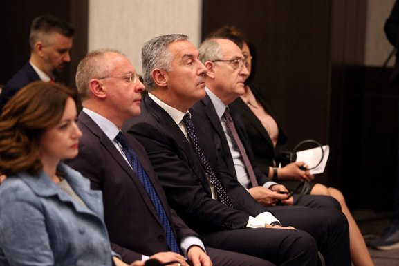 Sergej Stanišev, Milo Đukanović