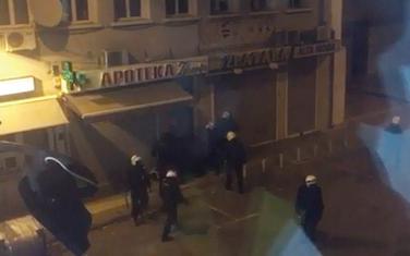 Policijska tortura u Zlatarskoj ulici, tokom protesta, 2015.