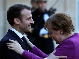 Emanuel Makron, Angela Merkel