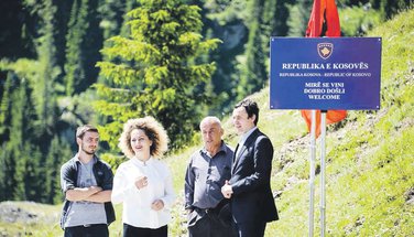 Poslanici, Samoopredjeljenje (Novine)