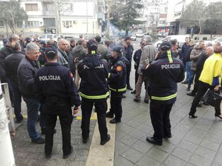 policija podrška batinašima