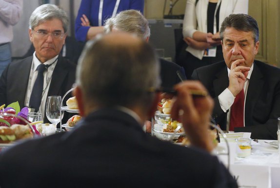 Džo KAser, Sergej LAvrov, Zigmar Gabrijel