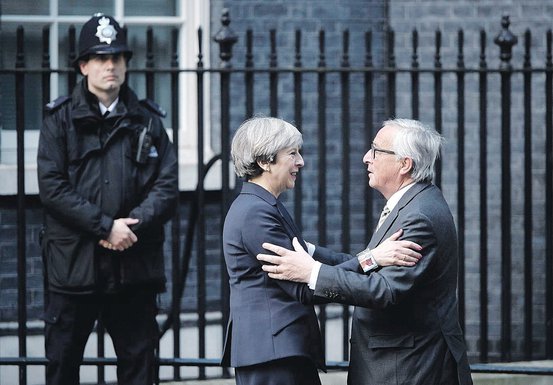 Tereza Mej, Žan Klod Junker