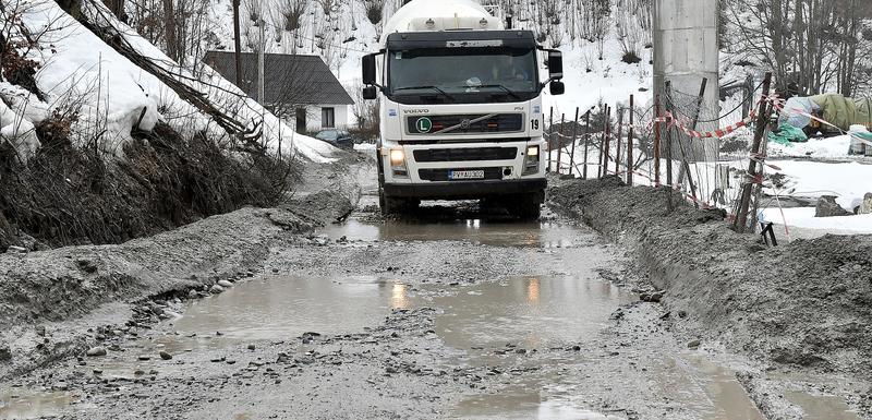 Oštećenja na putu Mateševo - Veruša - Bioče