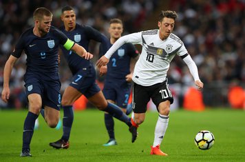 ozil njemačka engleska
