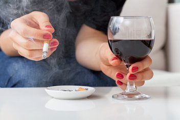 Cigareta, alkohol