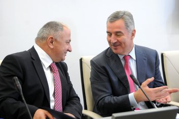 Vujica Lazović, Milo Đukanović