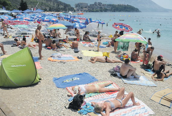 Plaža, turizam. letnja sezona, turisti