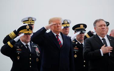 Tramp i Pompeo sa vojnim liderima