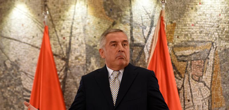 Prijatelji bili tajna 11 godina, da li se stidio njih ili njihovog novca: Đukanović
