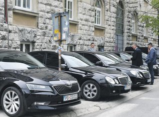 Vlada službena vozila