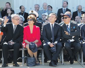 Silvi Gular, Emanuel Makron