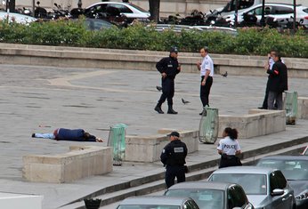 Policija, Pariz, Notr dam