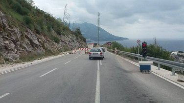 Zavala, saobraćaj