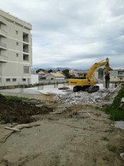 Halil Osmanolaj, porušena ploča