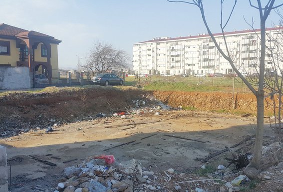neobezbijeđena rupa u naselju