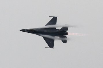 avion F-16