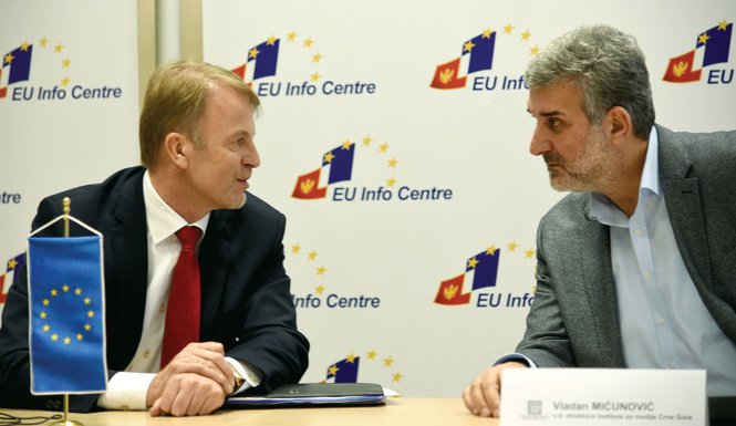 Aivo Orav, Vladan Mićunović (Novine)