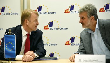 Aivo Orav, Vladan Mićunović (Novine)