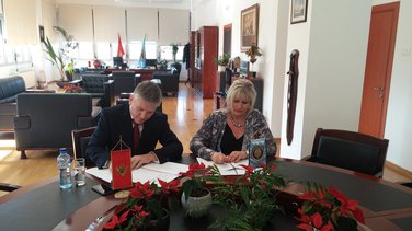 Daren Gibson, Snežana Matijević