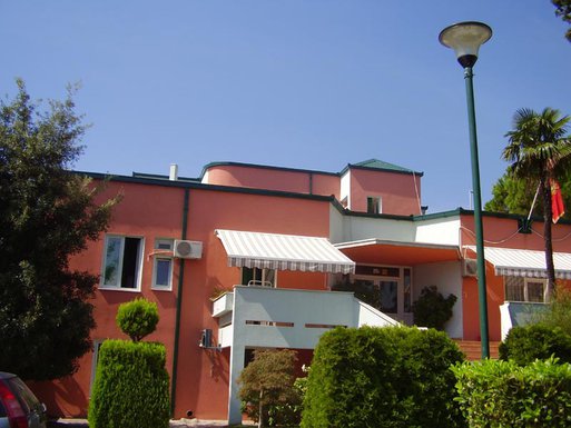 Dom Mladost Bijela