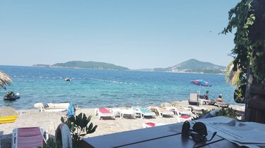 kamenovo plažni bar