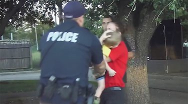 Policajac, spasavanje dječaka