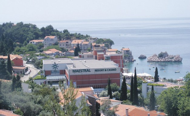 Pržno, hotel Maestral
