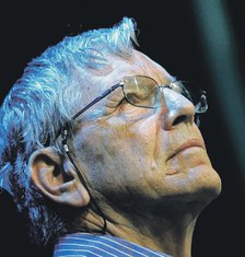 Amos Oz (novine)