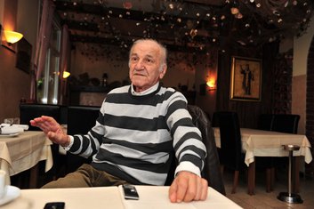 Bata Živojinović