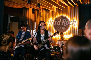 Posljednja promo žurka u nizu (Neon)