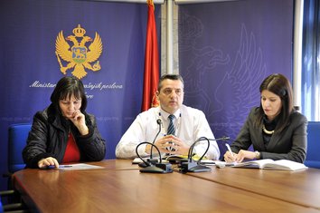 Poštuj život, vrati oružje, press