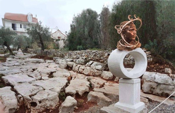 Jurij Gagarin spomenik Tivat