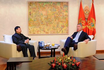Cui Dživei, Milo Đukanović