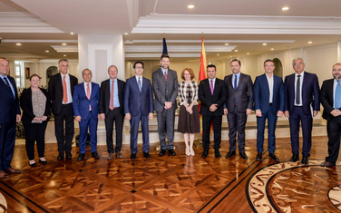 Delegacija NATO i makedonski koordinator Stevo Pendarovski