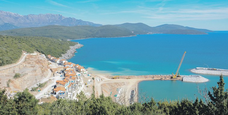 Luštica bay
