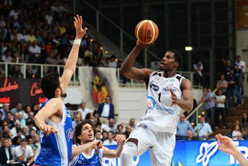 Toni Mičel