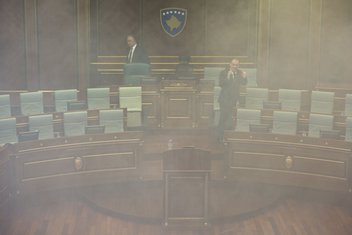 Skupština Kosovo suzavac
