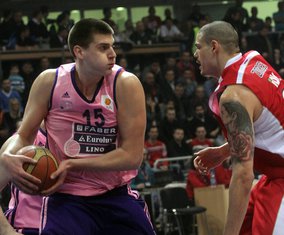 Nikola Jokić i Majk Cirbes