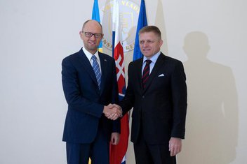 Arsenij Jacenjuk, Robert Fico