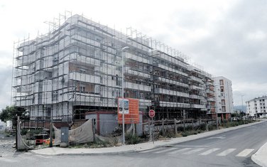 Zgrada za penzionere, Tuški put
