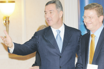 Milo Đukanović, Štefan File