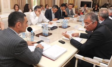 Kredite sa valutnom klauzulom vezane za švajcarski frank u Crnoj Gori odobravala je samo Hipo Alpe Adria banka (HAAB) 2007. i 2008. godine. Nakon rasta kursa franka iznosi rata u eurima su u jednom trenutku bili dupliran