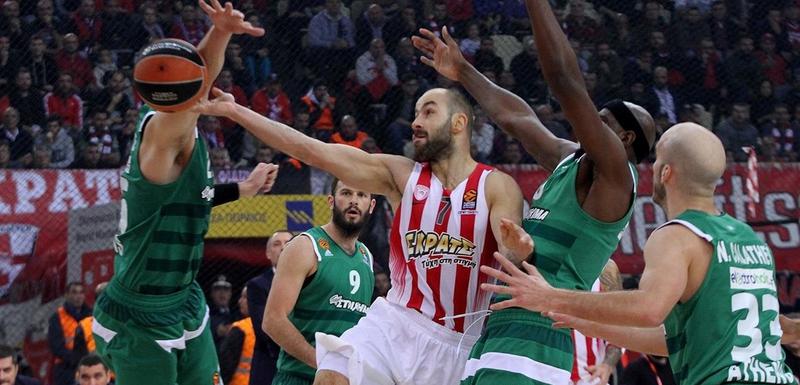 Spanulis (Olimpijakos) na meču sa Panatinaikosom